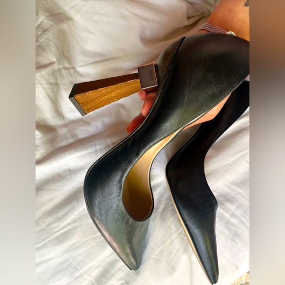 SAKS FIFTH AVENUE ,Elegant Black Leather Women's Pumps - Picture 3 of 5